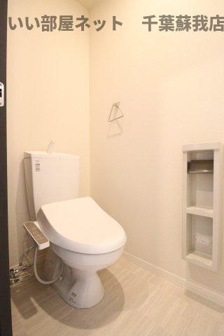 マノワールのトイレ|落ち着いた色調のトイレです
