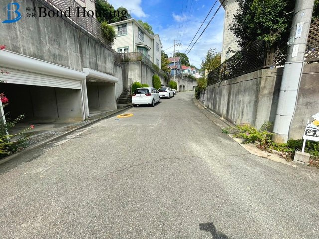 リフォ済み・敷地６４坪・２台駐車可・大久保町西脇　中古戸建の前面道路含む現地写真