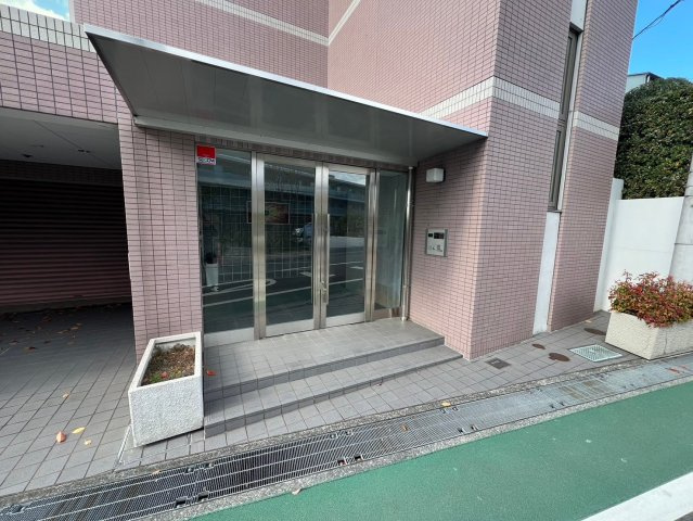 N緑地のエントランス