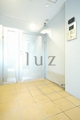 リブリカーサ横浜三ッ沢のエントランス