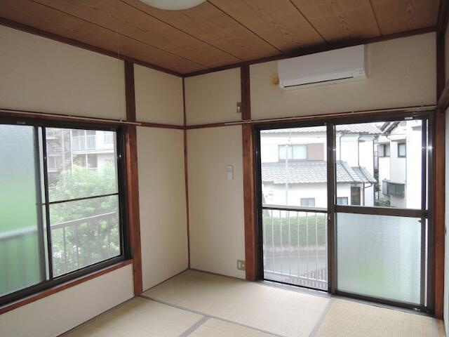 川崎市多摩区菅５丁目のアパートの居間・リビング