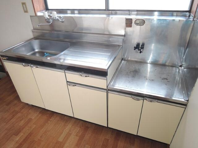 川崎市多摩区菅５丁目のアパートのキッチン