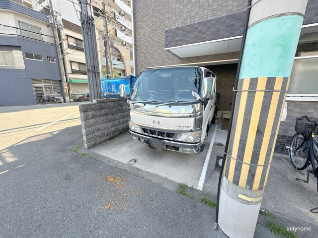 パークハウスナンバ　仲介手数料無料の駐車場