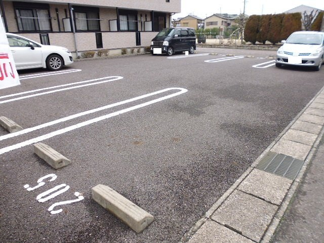 コモドフィオーレの駐車場