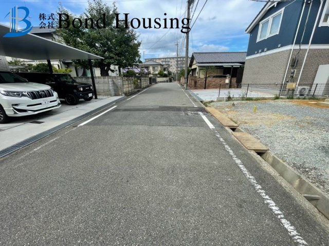 明石市大久保町高丘２丁目の新築一戸建の前面道路含む現地写真