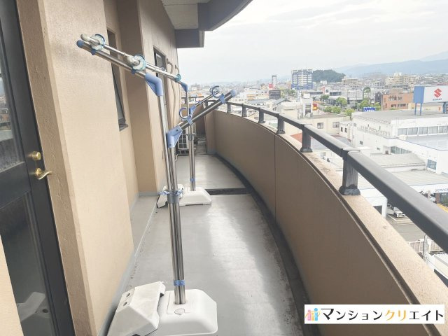 アパガーデンコート米松【電動シャッターガレージ付き】のバルコニー