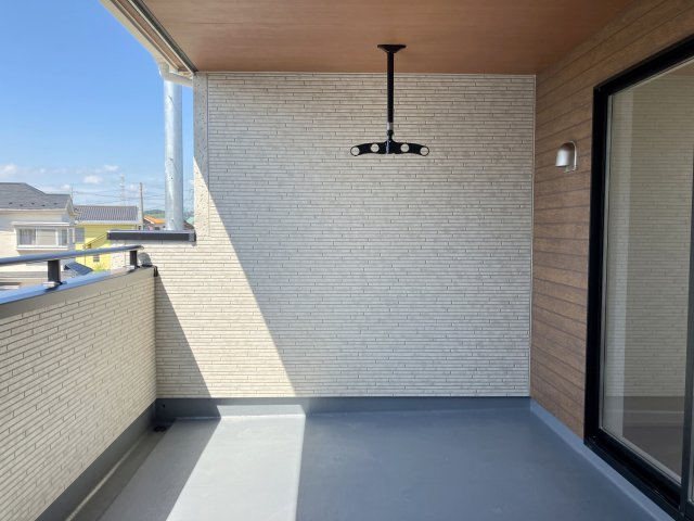 坂戸市伊豆の山町7期　新築戸建のバルコニー
