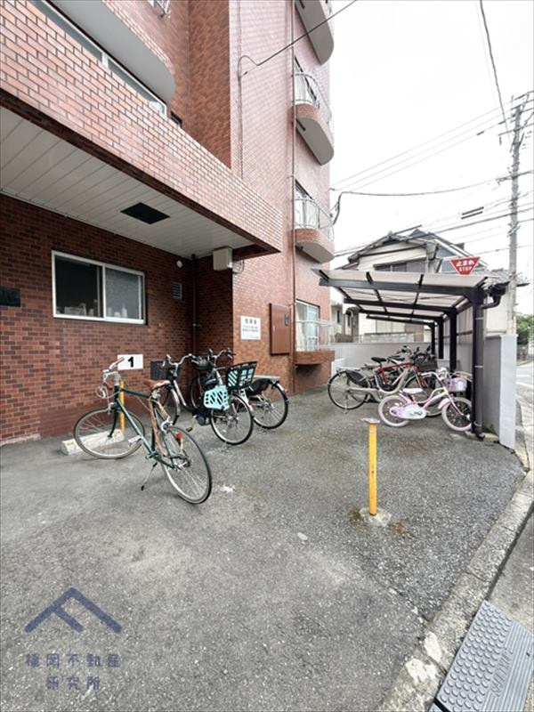 ハイライフ平尾の駐車場