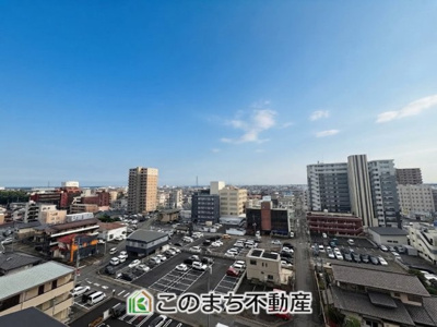 【収納】 | サーパス駅東通り | パウダールームにはタオルや洗剤の収納に便利な大容量収納棚がございます☆