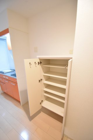 セレニテ本町ROJI02の収納