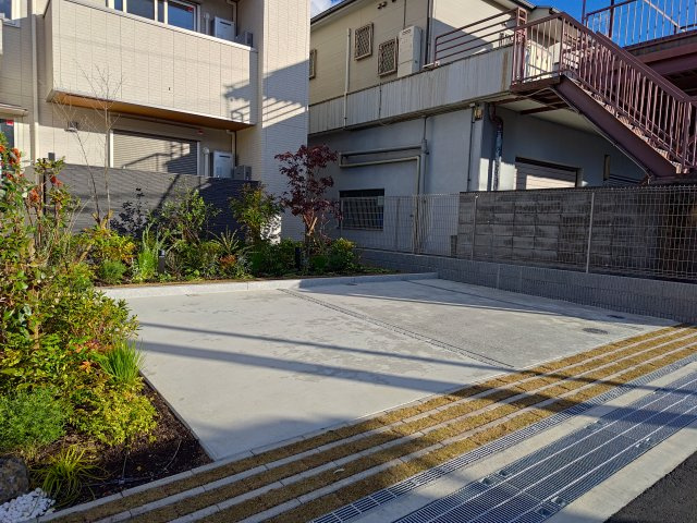 高槻市富田町５丁目のアパートの駐車場