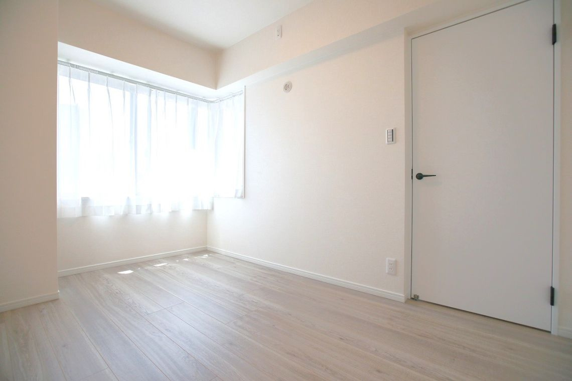 ライオンズマンション日本橋浜町第２の洋室|ライオンズマンション日本橋浜町第２：約５．８帖の洋室にもウォークインクローゼット・窓が付いております！