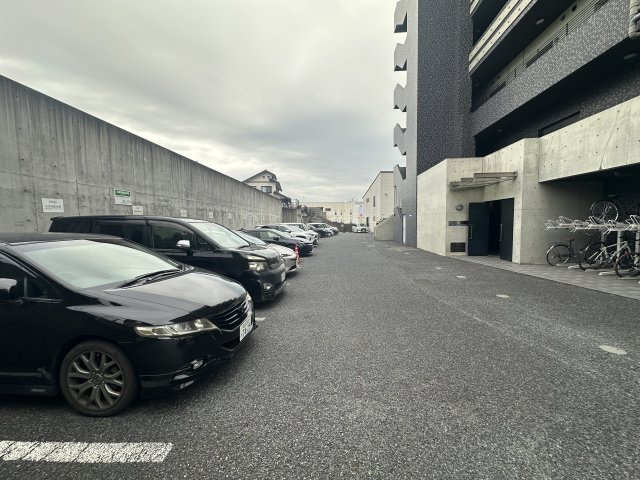 Casa ELEVATO II(カーサエレベート2)の駐車場