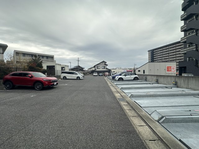 Casa ELEVATO II(カーサエレベート2)の駐車場