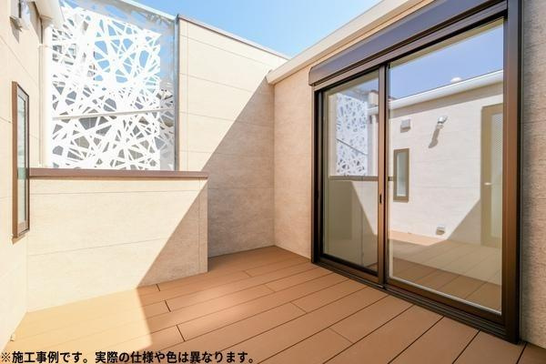 南春日　新築のバルコニー|※写真はイメージです。実際の仕様や色は異なります。