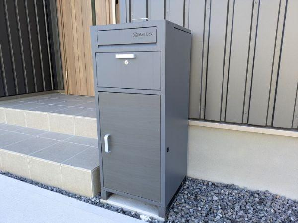 大字里　戸建ての玄関|宅配ボックスもあります！