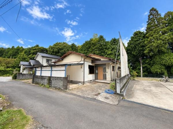 木上　土地のその他|前面道路が広く車の進入もスムーズに行えます。周囲には緑が多く開放感を感じられる現地土地写真です。