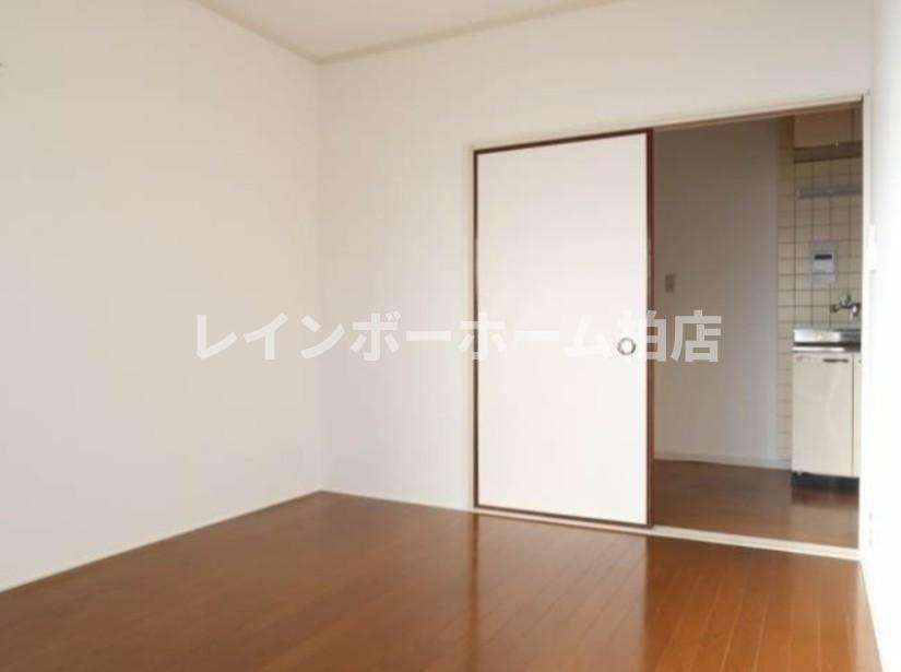 特典：仲介手数料が無料です!!の洋室|落ち着いた色調の洋室です