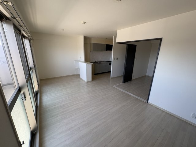 神戸市西区小山３丁目の賃貸マンションの居間・リビング