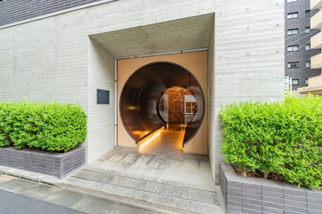 パンセ フレスコのエントランス|「新富町」駅徒歩４分！平成１７年築・オートロック付きマンション、パンセ フレスコは即日現地案内可能となっておりますので、お気軽にお問い合わせください！