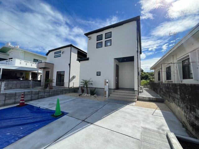 読谷村高志保新築戸建て　2号棟（全2棟）の外観