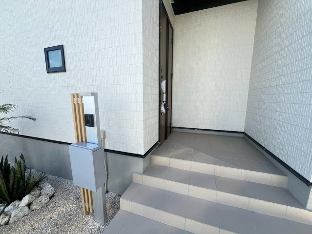 読谷村高志保新築戸建て　2号棟（全2棟）のエントランス