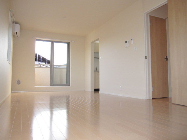 フォレストガーデン鷺宮Ⅱの居間・リビング|★角部屋で窓が多く、明るいお部屋です★