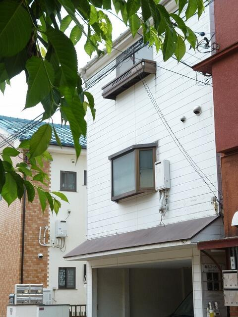 ★緑に映える白い外観★