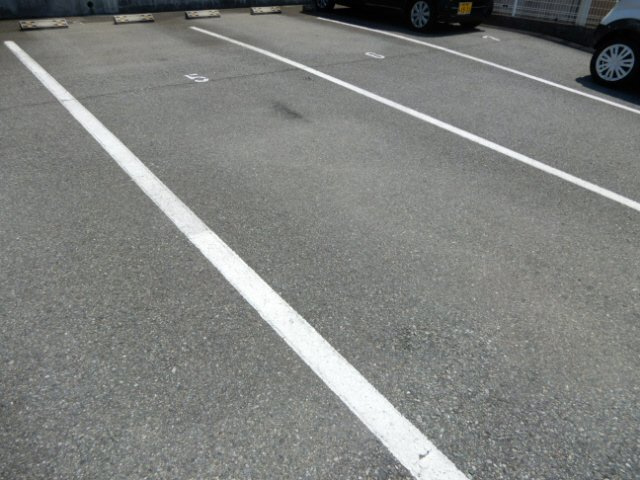 ルマージュ神戸1番館の駐車場