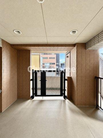 ジェイパーク上野池之端の玄関|プライバシー性の高い専用ポーチ