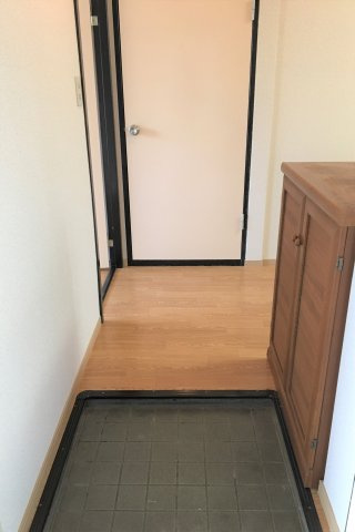 扇フラワーハイツの玄関|※掲載写真は現況と異なる場合がございます。あらかじめご了承ください。