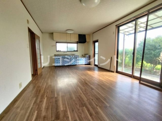 佐賀市川副町大詫間字二本松511-6の居間・リビング