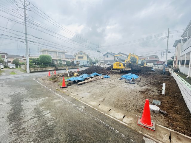 新築　高崎市東貝沢町2期　GRAFARE　１号棟の前面道路含む現地写真|現地写真　北側接道幅員約7ｍ　西側接道幅員約6ｍ