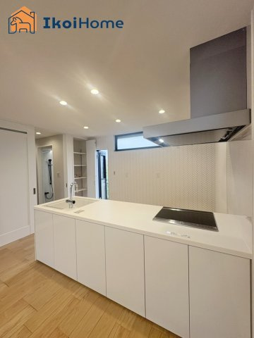 明石市大久保町高丘2丁目　新築戸建のキッチン|【ホームページに現地動画掲載中】●年中無休：当日予約可●カウンターキッチン下には収納がたくさん！