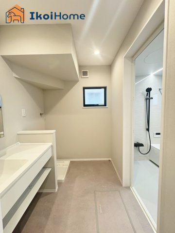 明石市大久保町高丘2丁目　新築戸建の洗面所|【ホームページに現地動画掲載中】●年中無休：当日予約可●洗濯機置場には洗濯バンが設置さてています！