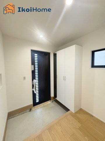 明石市大久保町高丘2丁目　新築戸建の玄関|【ホームページに現地動画掲載中】●年中無休：当日予約可●大きな靴箱が付いています。