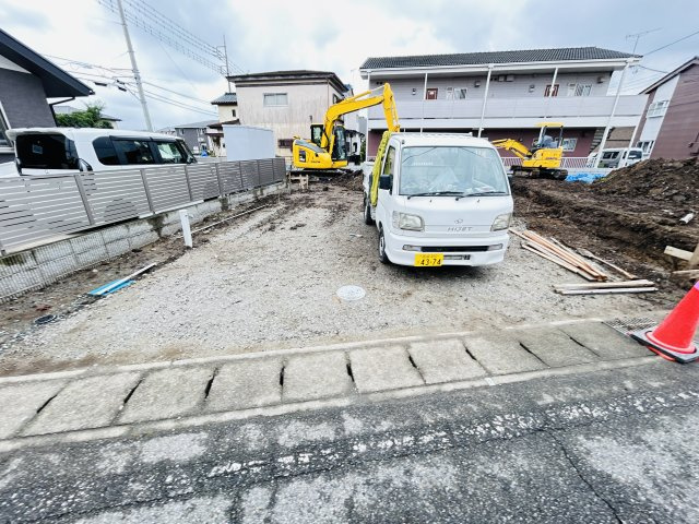 新築　高崎市東貝沢町2期　GRAFARE　2号棟の駐車場|現地写真　駐車スペースは並列2台分可能です！
