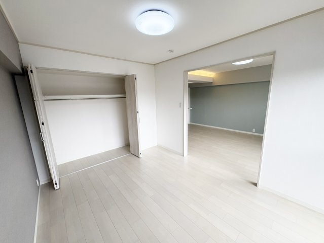 第一茨木ビューハイツ3号棟の洋室|南側洋室（6.0帖）です。