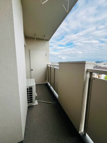 神陵台東住宅57号棟のバルコニー
