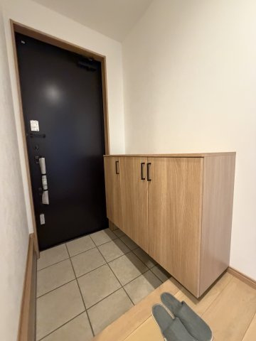 rn Maison若葉の玄関