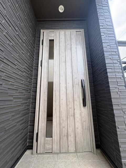 山之上西町戸建の玄関