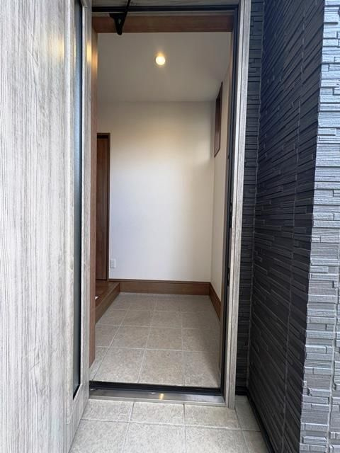 山之上西町戸建の玄関