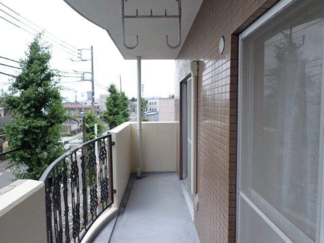 サンレジデンスのバルコニー|陽当りもよく洗濯物がよく乾きそうです！同間取の別室です（現況優先）