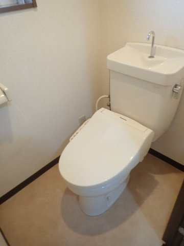 サンレジデンスのトイレ|コンパクトで使いやすいトイレです。同間取の別室です（現況優先）