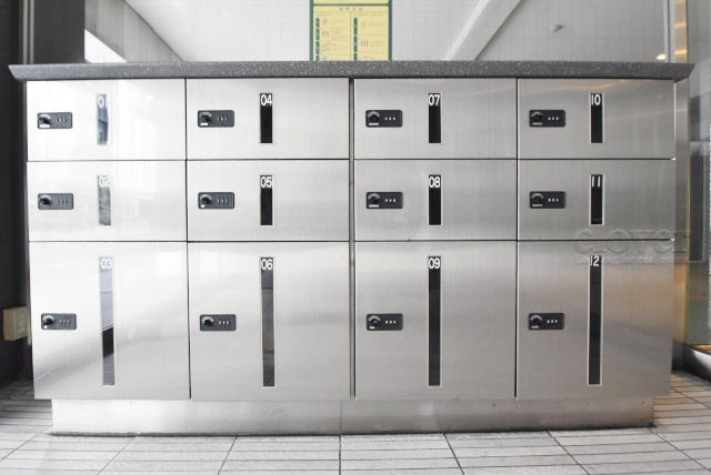 【設備】 | ドルミ代々木 | 通勤や通学、おでかけなどで家をあけている間にも荷物を受け取れる宅配BOX。ネット通販や宅配サービスの利用頻度が高い人にとっても、うれしい設備です。～即日のご見学可能～　お問合せはお気軽にどうぞ。
