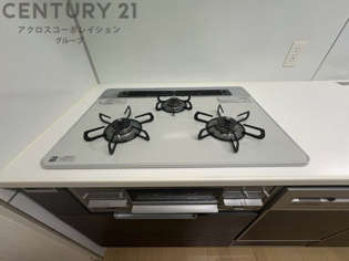 多数の調理器具を同時に使用でき、料理の効率化が可能。省エネで節約になり、様々な料理スタイルに適応できます。また、火力調整が独立しており、手入れや掃除もしやすく、今よりもっとお料理が楽しくなるかも。
