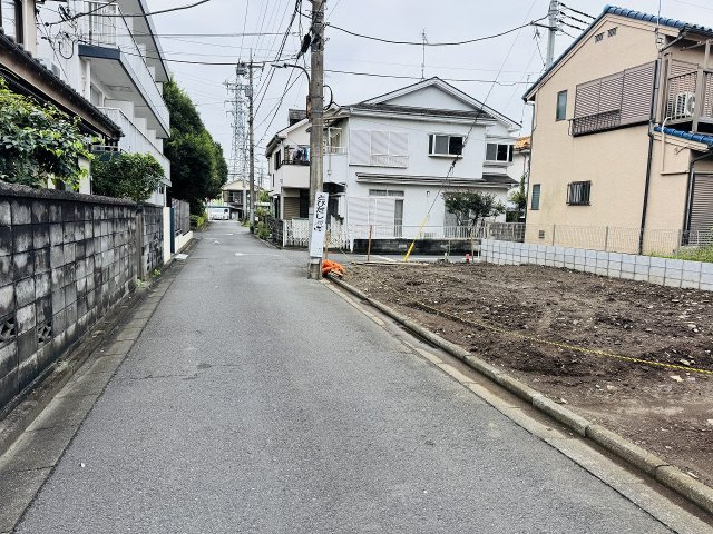 八王子市　平岡町　新築一戸建ての前面道路含む現地写真|～北4ｍ・西4ｍ道路に面しています～