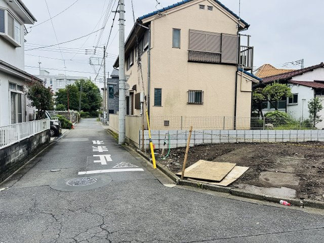 八王子市　平岡町　新築一戸建ての前面道路含む現地写真|～北4ｍ・西4ｍ道路に面しています～