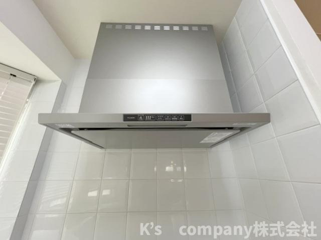 ◎高座郡寒川町一之宮2丁目　中古戸建のキッチン|お手入れのしやすいスリムタイプのレンジフード☆