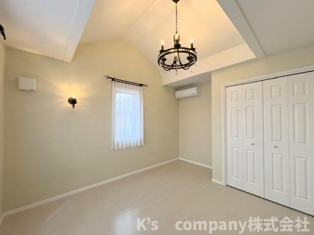 ◎高座郡寒川町一之宮2丁目　中古戸建の洋室|洋室6.5帖◇天井が高く開放感のあるお部屋◇
